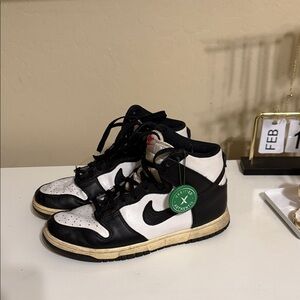 Nike dunks sz 8